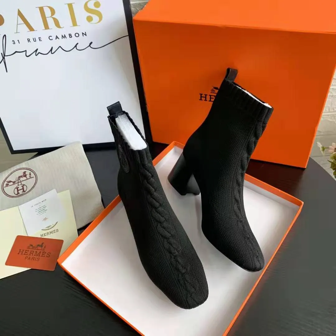 👟👟Ex-factory price 460👟👟 Hermes Hermes early autumn new model, the highest version on the market! Original board 1:1 purchasing level quality.  This is the youngest item from the H family this season! It’s just right to wear this season, it looks great on your feet and looks particularly slender 🌹 Fabric: Original 1:1 molded imported knitted upper, sheepskin lining. The heel is the latest molded horseshoe heel this year, with a heel height of 6.5cm 🌹 Size number: 34-41 (34.40 41/42 customized) 🌹 Outsole: Rubber sole and genuine leather sole optional 🌹Color: black, white, blue, burgundy 🌹Packaging with cloth bag certificate